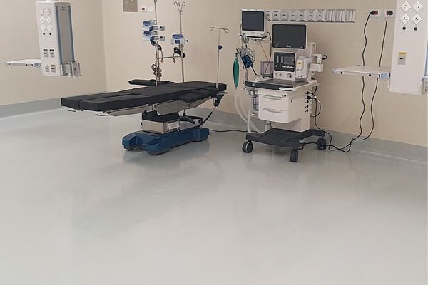pavimentos ESD para quirófanos y laboratorios